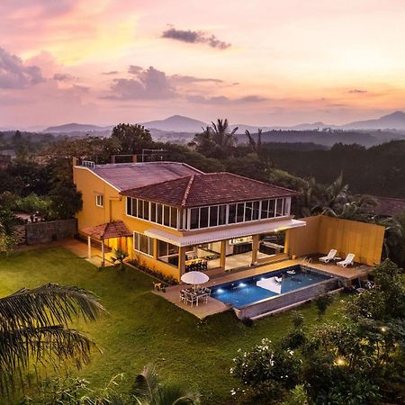 Stayvista At Countryside Meadows With Pool, Ac Pune Esterno foto