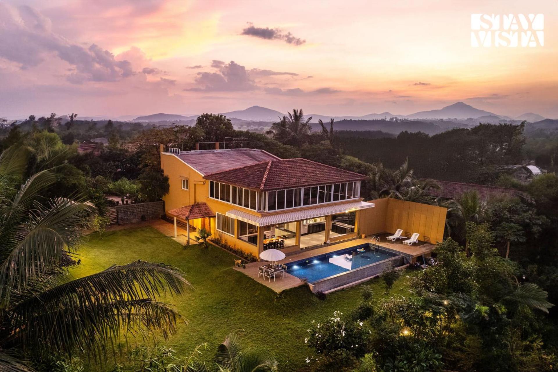 Stayvista At Countryside Meadows With Pool, Ac Pune Esterno foto